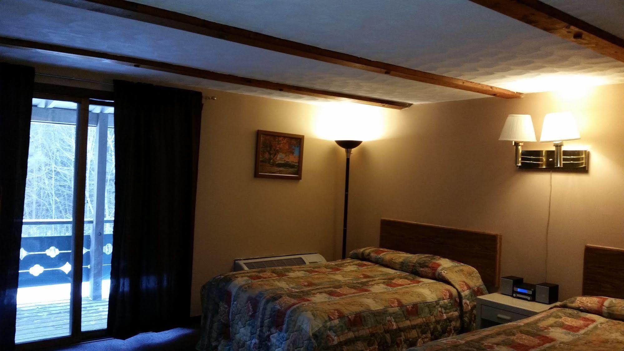 Alpine Inn Лейк Плесид Екстериор снимка